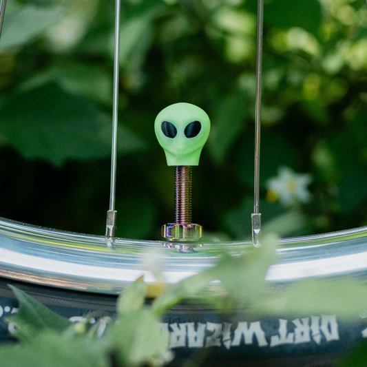 Alien head - Pixel Primate Valve Cap